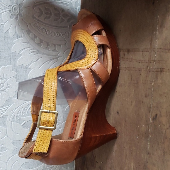 Miz Mooz size 10 Leather and wood shoes - Picture 5 of 9